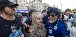 Claudia y Gianinna Maradona pidieron justicia a cuatro años de la muerte de Diego