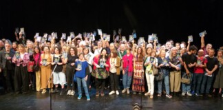 Decenas de escritoras y escritores leyeron «Cometierra», de Dolores Reyes, en respuesta al ataque del Gobierno