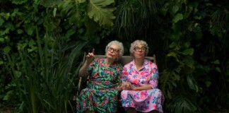 Leonor Manso e Ingrid Pelicori traen de regreso al teatro «Cae la noche tropical», de Manuel Puig