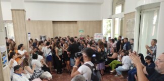Trabajadores del Hospital Bonaparte rechazan el cierre y los despidos que anunció el Gobierno