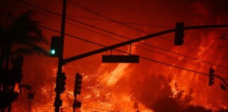 Los incendios forestales sin control provocaron 30.000 evacuados en Los Ángeles