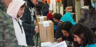 Aseguran que las juventudes desencantadas en América Latina y el Caribe promueven democracias más débiles
