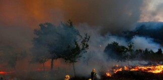 Después de 12 días, los brigadistas luchan contra incendio en El Bolsón