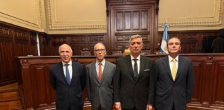 La indignación aún circula como un río manso