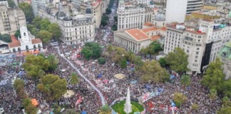 Una multitud salió a las calles de Argentina para rechazar el negacionismo de Milei y reivindicar la memoria a 49 años del Golpe