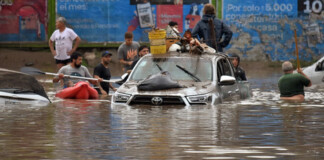 Ascienden a 16 los muertos por las inundaciones en Bahía Blanca