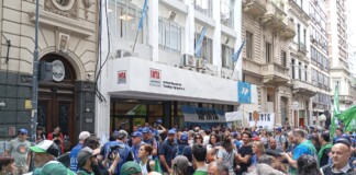 Trabajadores del INTA protestaron contra la fusión del organismo con otros entes