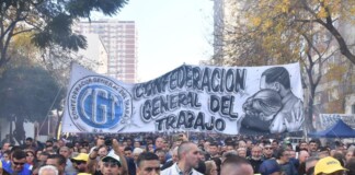 «El trabajo es sagrado»: la CGT y la CTA marcharon en defensa del empleo, la soberanía y la democracia social