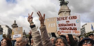 Represión y gases lacrimógenos contra los jubilados en un nuevo operativo de seguridad en el Congreso