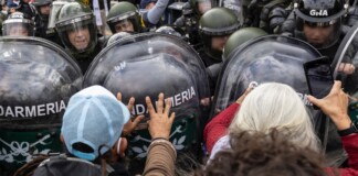 Otra represión salvaje del Gobierno de Milei y Bullrich a los jubilados en el Congreso