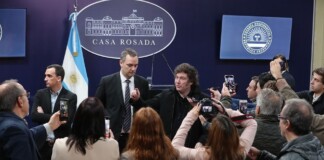 Milei y Adorni restringen las acreditaciones a periodistas en la Casa Rosada