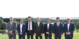 Kicillof asistió en Entre Ríos a un encuentro con gobernadores de distintos partidos políticos