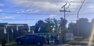 En la era Milei, se profundiza la crisis industrial: cerró «Una Mila» y dejó 12 familias en la calle La protesta frente a la empresa en Colonia Tirolesa (Gentileza)