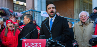 El alcalde de Nueva York pidió que los ricos paguen más y volvió a cuestionar a Trump