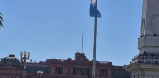 La ausencia de las banderas todavía no ha sido resuelta