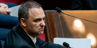La defensa cerrada de Adorni enfrenta duros cuestionamientos internos